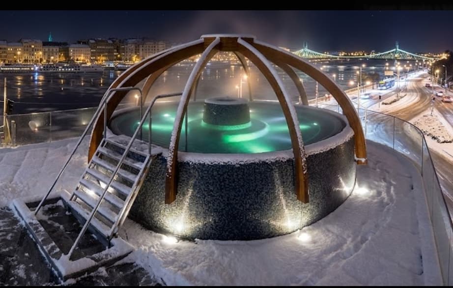 rudas bath pool rooftop