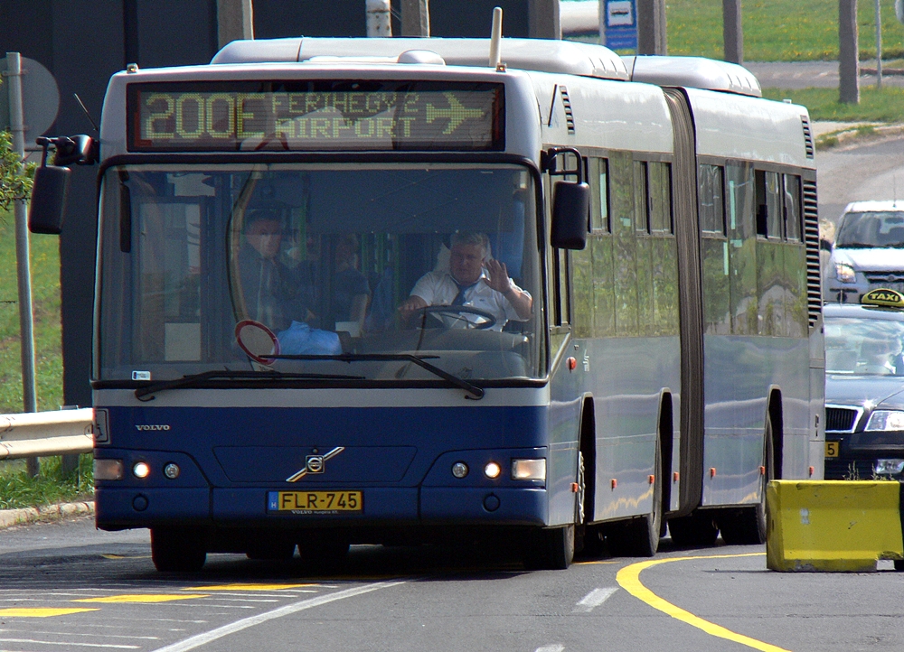 Un bus 200E à l’aéroport Budapest Ferenc Liszt, l’itinéraire économique vers la station M3 Kőbánya-Kispest