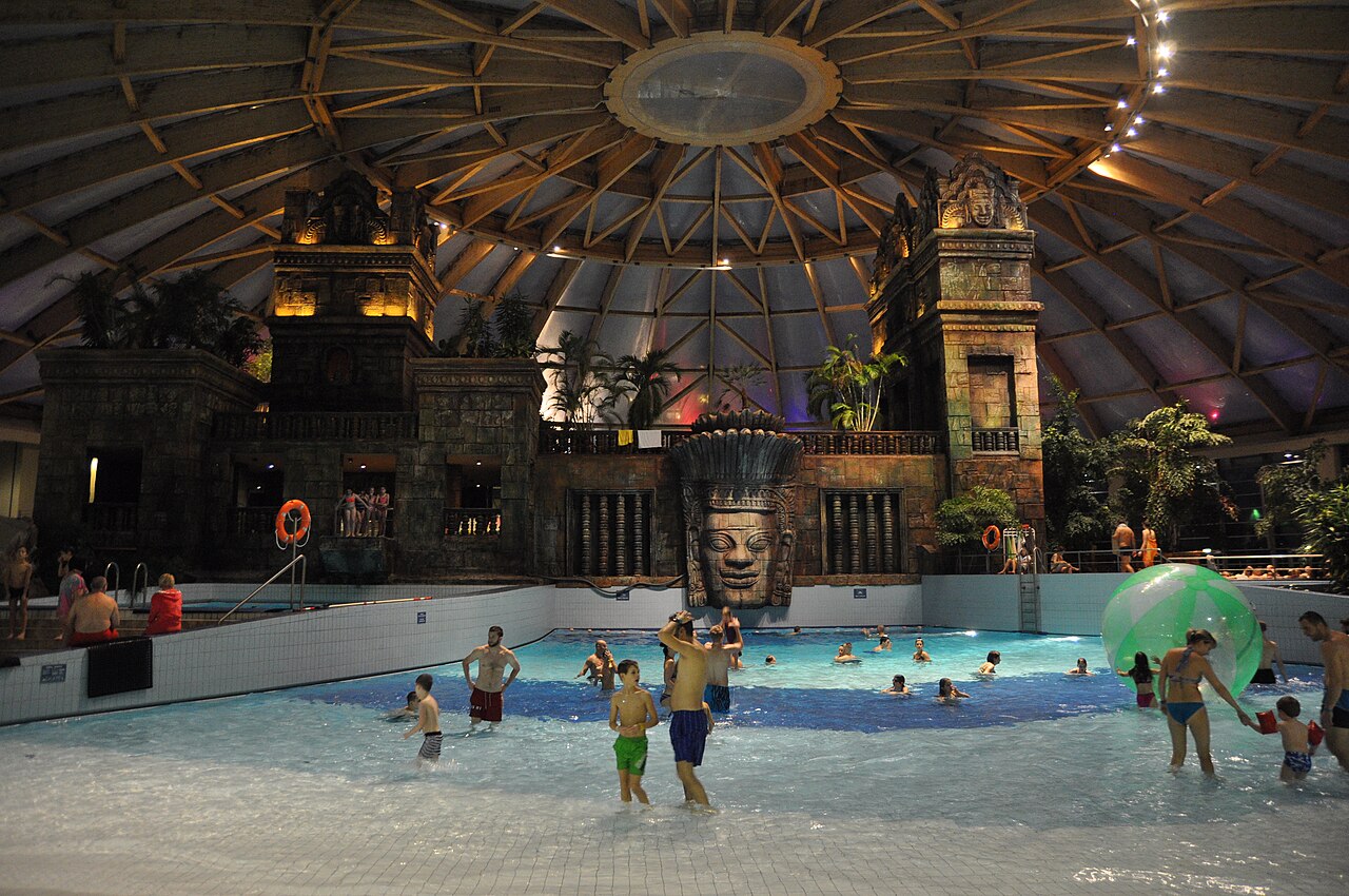 Aquaworld Resort Budapest indoor water park