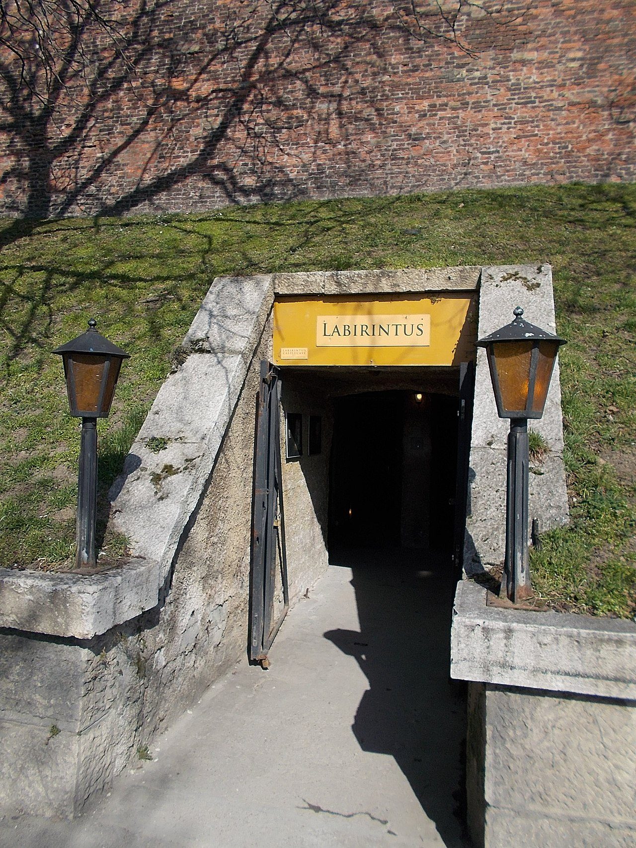 Budapest, I. Palota út. The Labyrinth entrance.