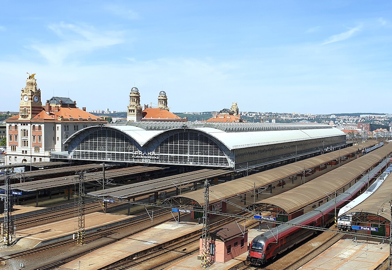 Praha hlavní nádraží, the Prague terminus for trains from Budapest
