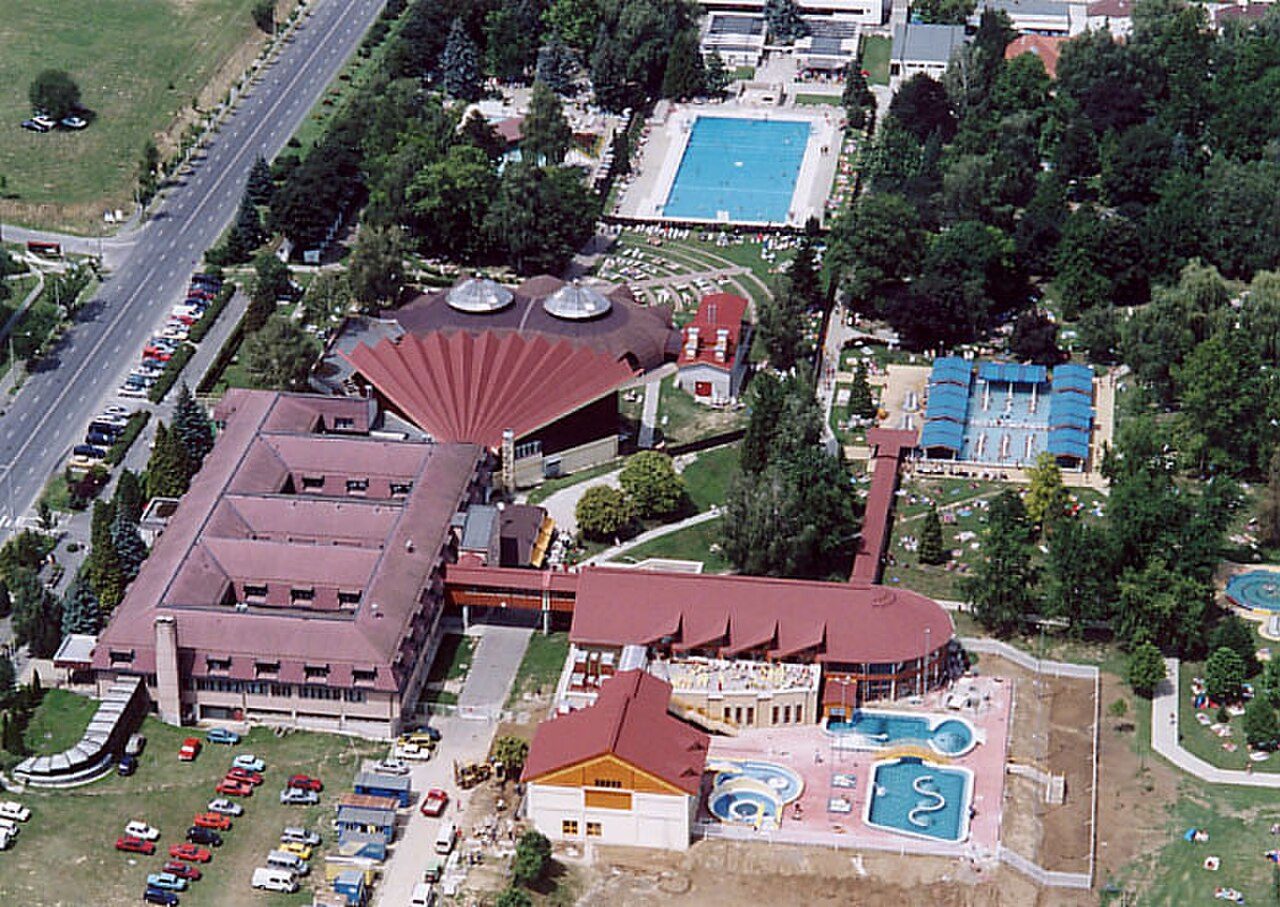 Luftaufnahme des Thermalbad-Komplexes Zalakaros