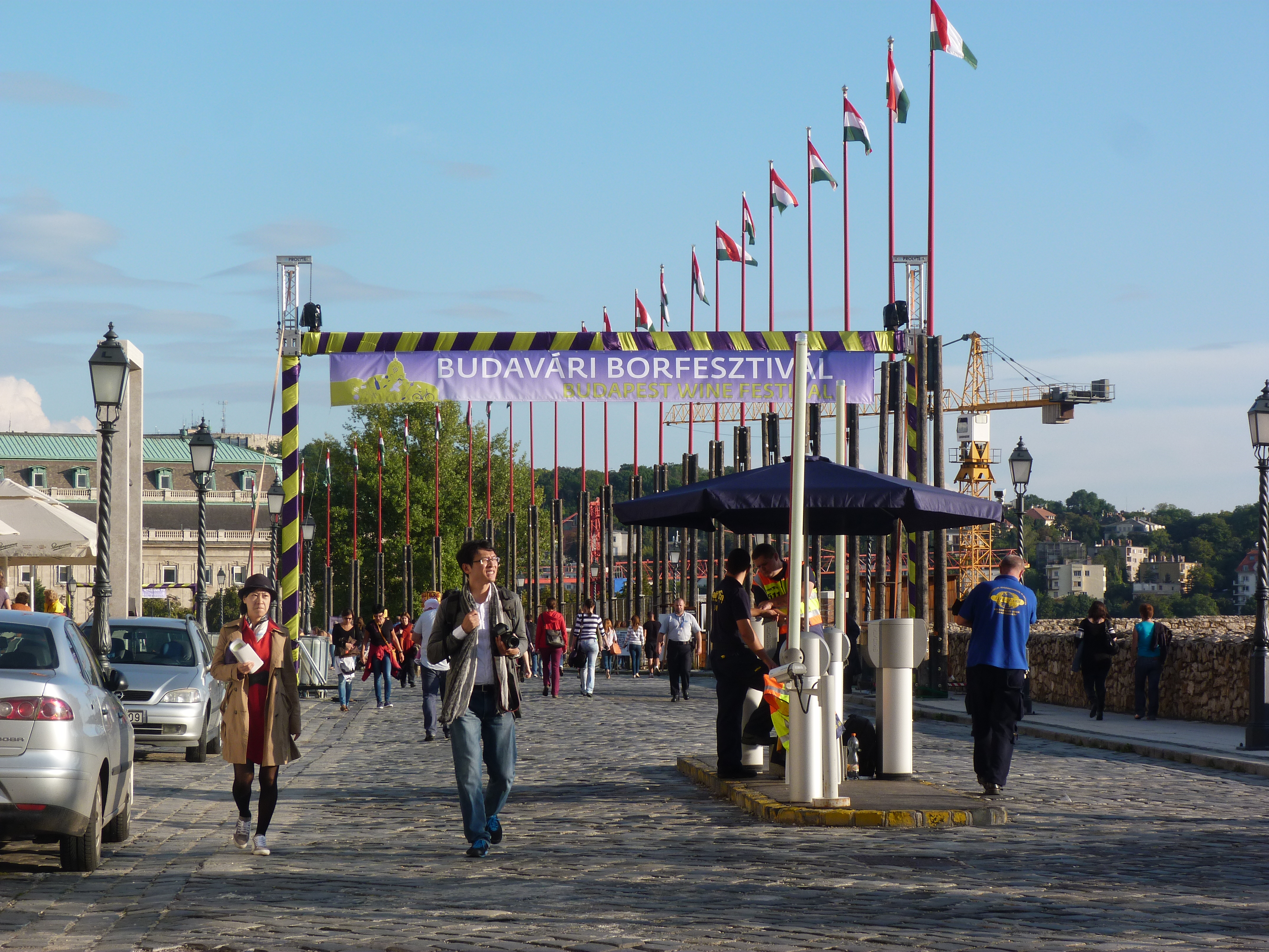 The festival entrance on the Castle terrace, banner reading Budavari Borfesztival