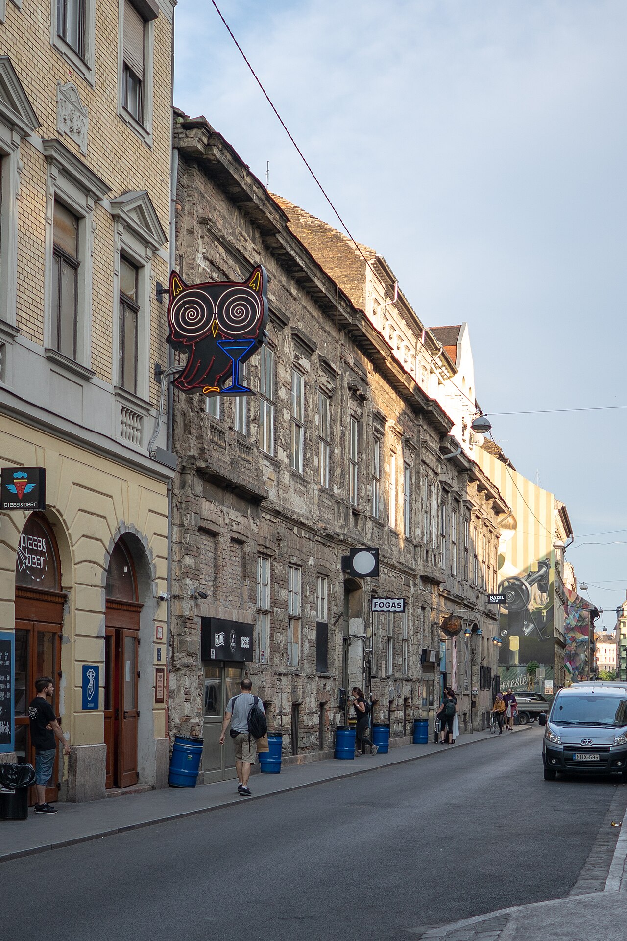 The neon owl sign on Akácfa utca, Budapest, photographed in 2018