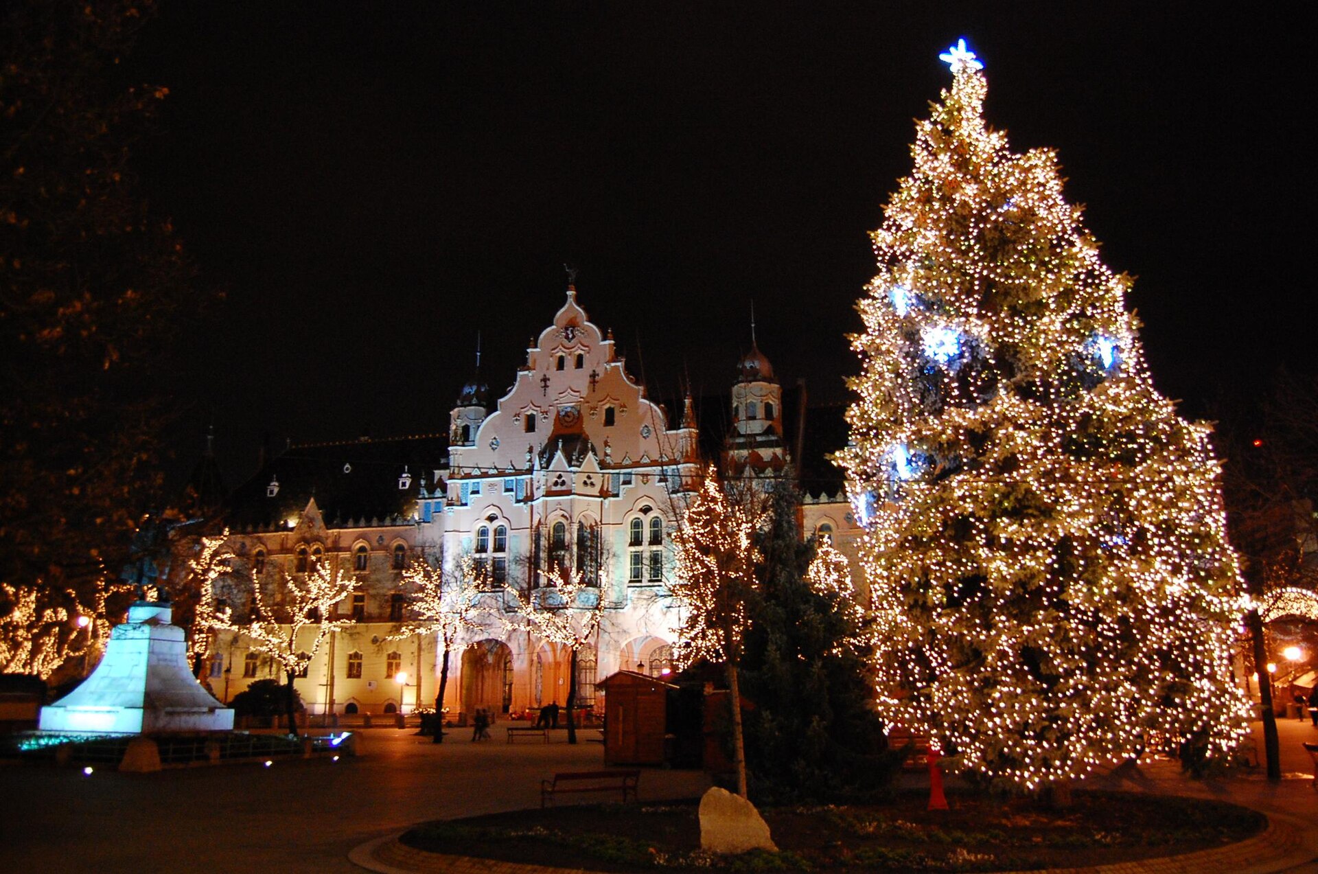 Kecskemét Town Hall on Kossuth tér, lit up at night