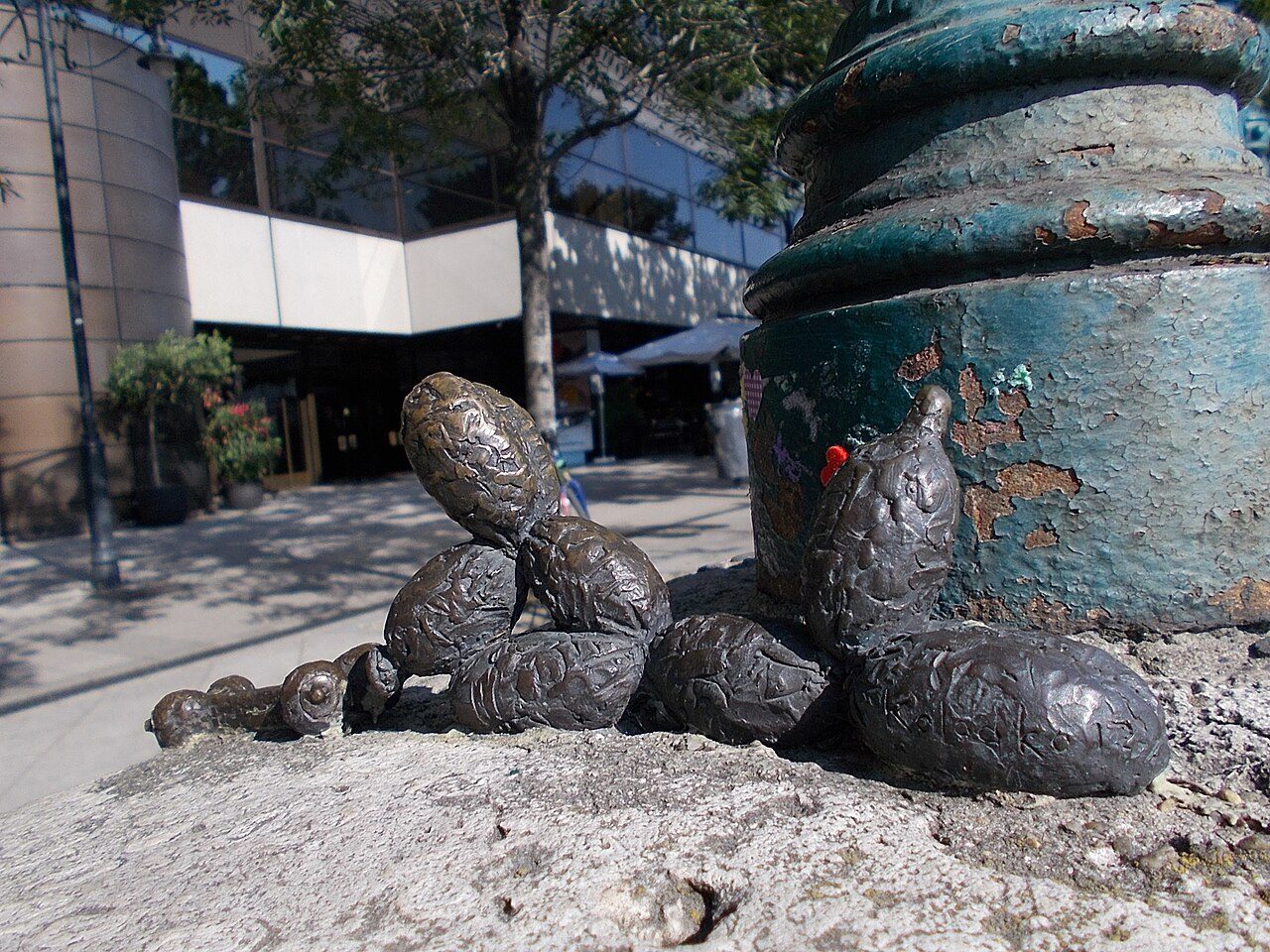 Mihály Kolodko’s small bronze Balloon Dog with its bone at the foot of a lamppost on the Danube Promenade in Budapest