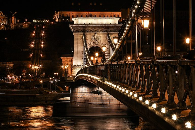 Széchenyi_chain bridge at night